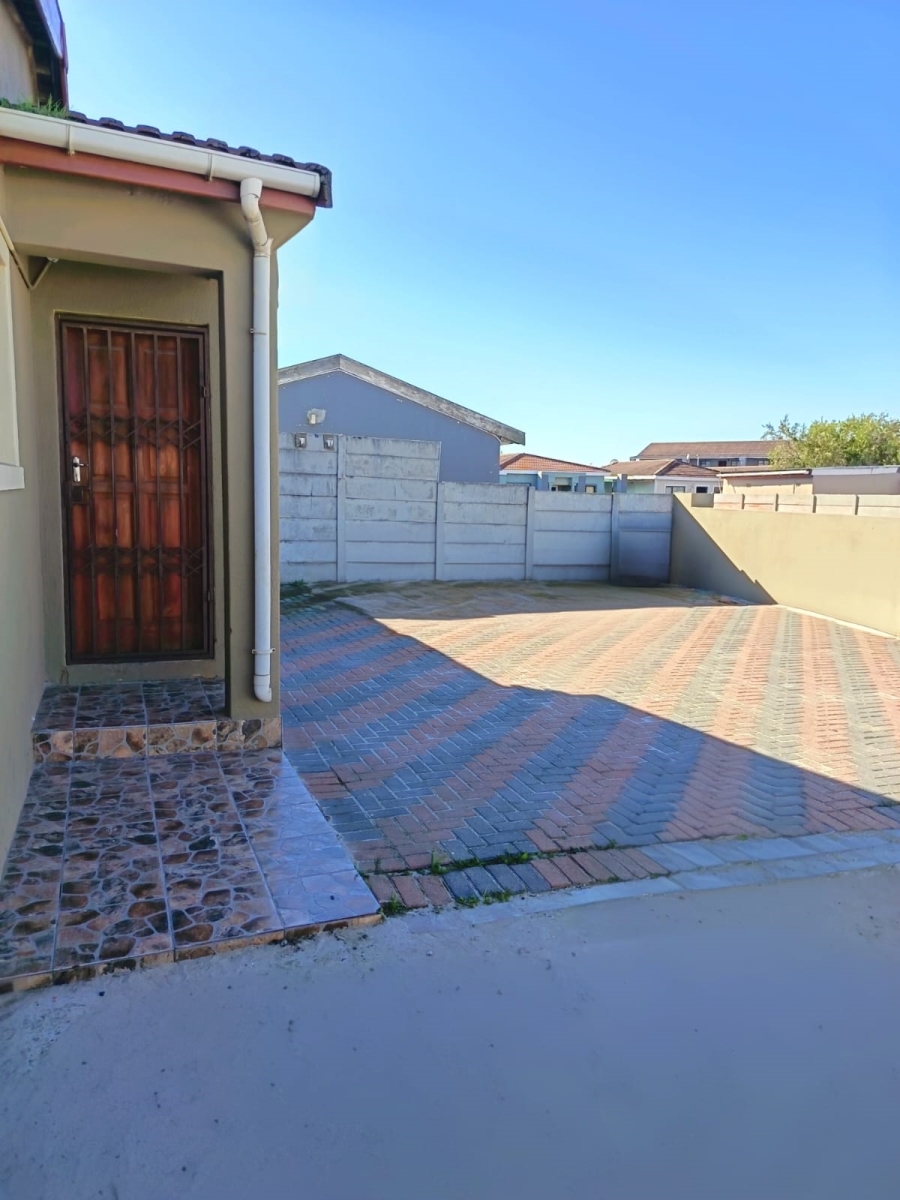 3 Bedroom Property for Sale in Brentwood Park Western Cape